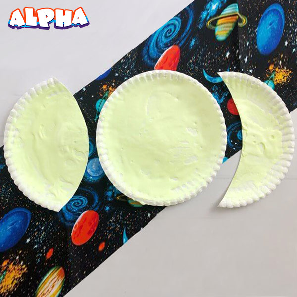 Alpha science classroom: DIY science experiment of glow in the dark moon phases
